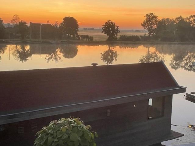 Aangenaam Op De Rijn, Woonboot, Inclusief Prive Sauna ألفن آن دن راين المظهر الخارجي الصورة