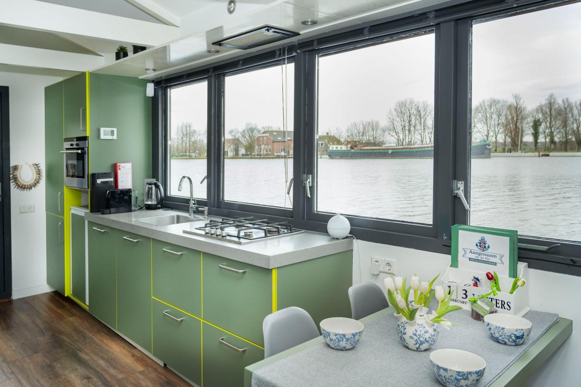 Aangenaam Op De Rijn, Woonboot, Inclusief Prive Sauna ألفن آن دن راين المظهر الخارجي الصورة